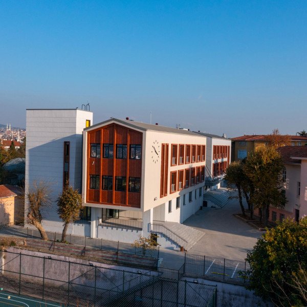 BURHAN FELEK ANADOLU LİSESİ