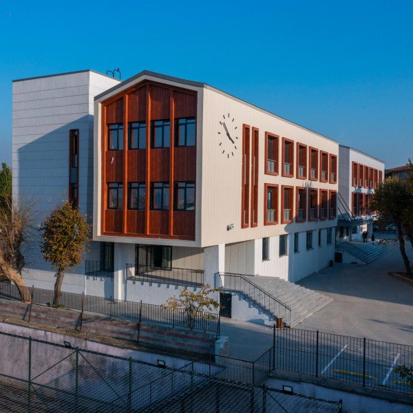 BURHAN FELEK ANADOLU LİSESİ