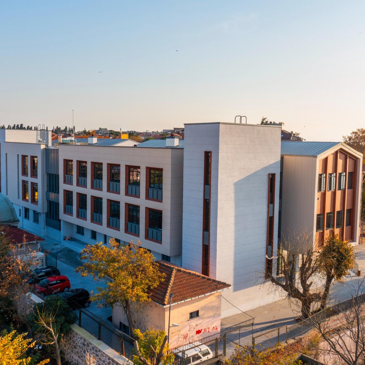 BURHAN FELEK ANADOLU LİSESİ