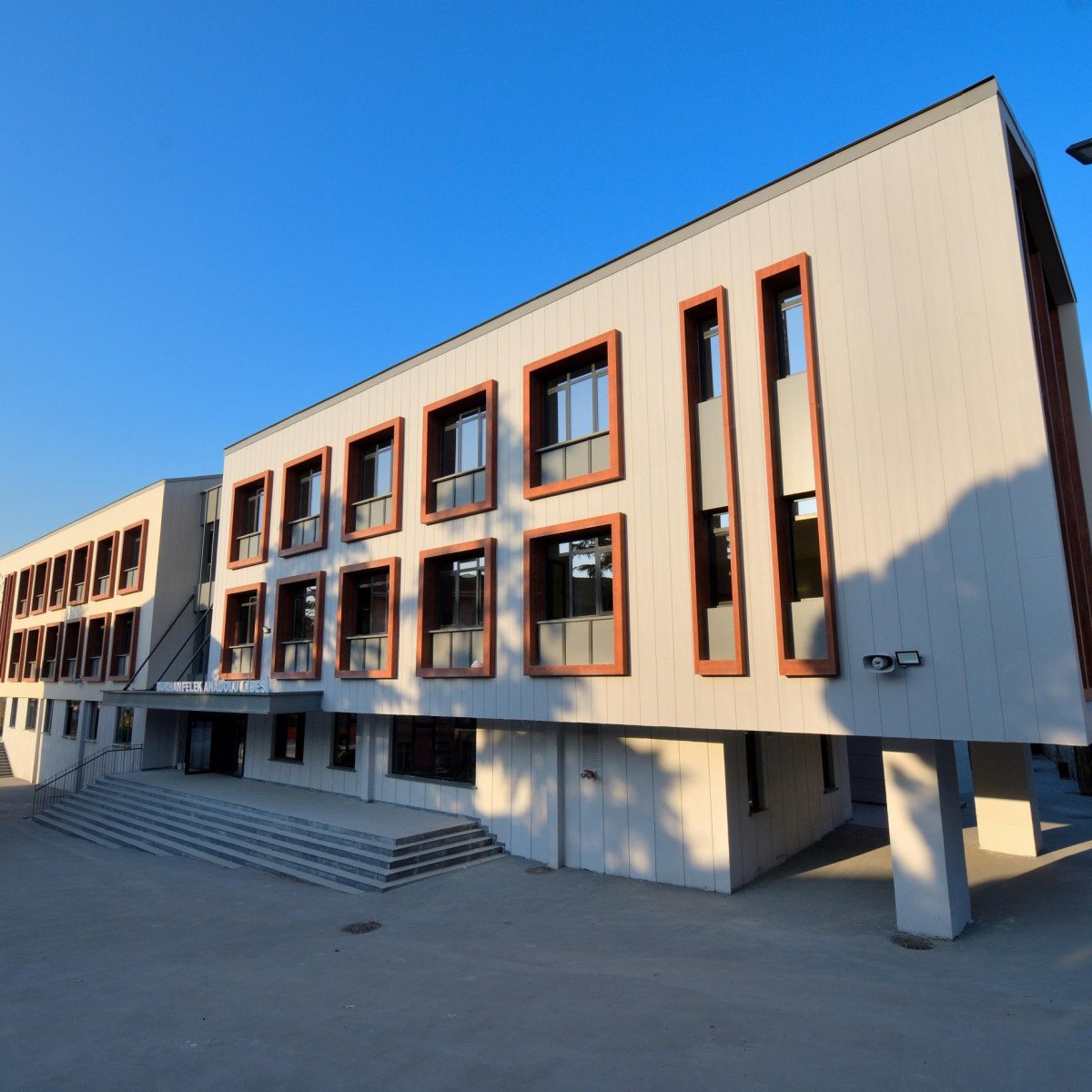 BURHAN FELEK ANADOLU LİSESİ