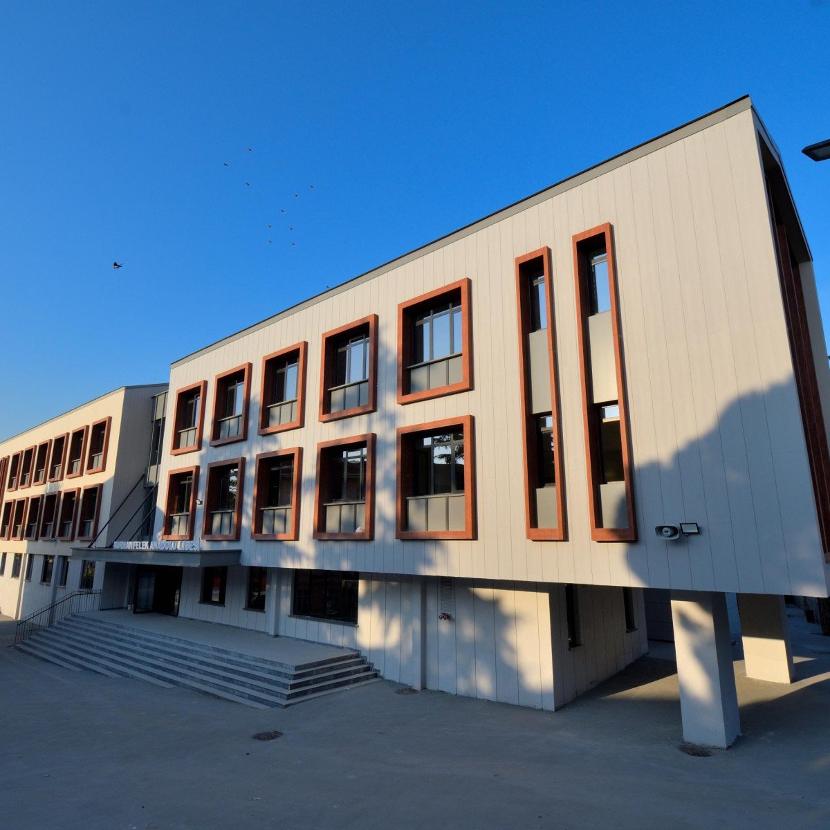 BURHAN FELEK ANADOLU LİSESİ