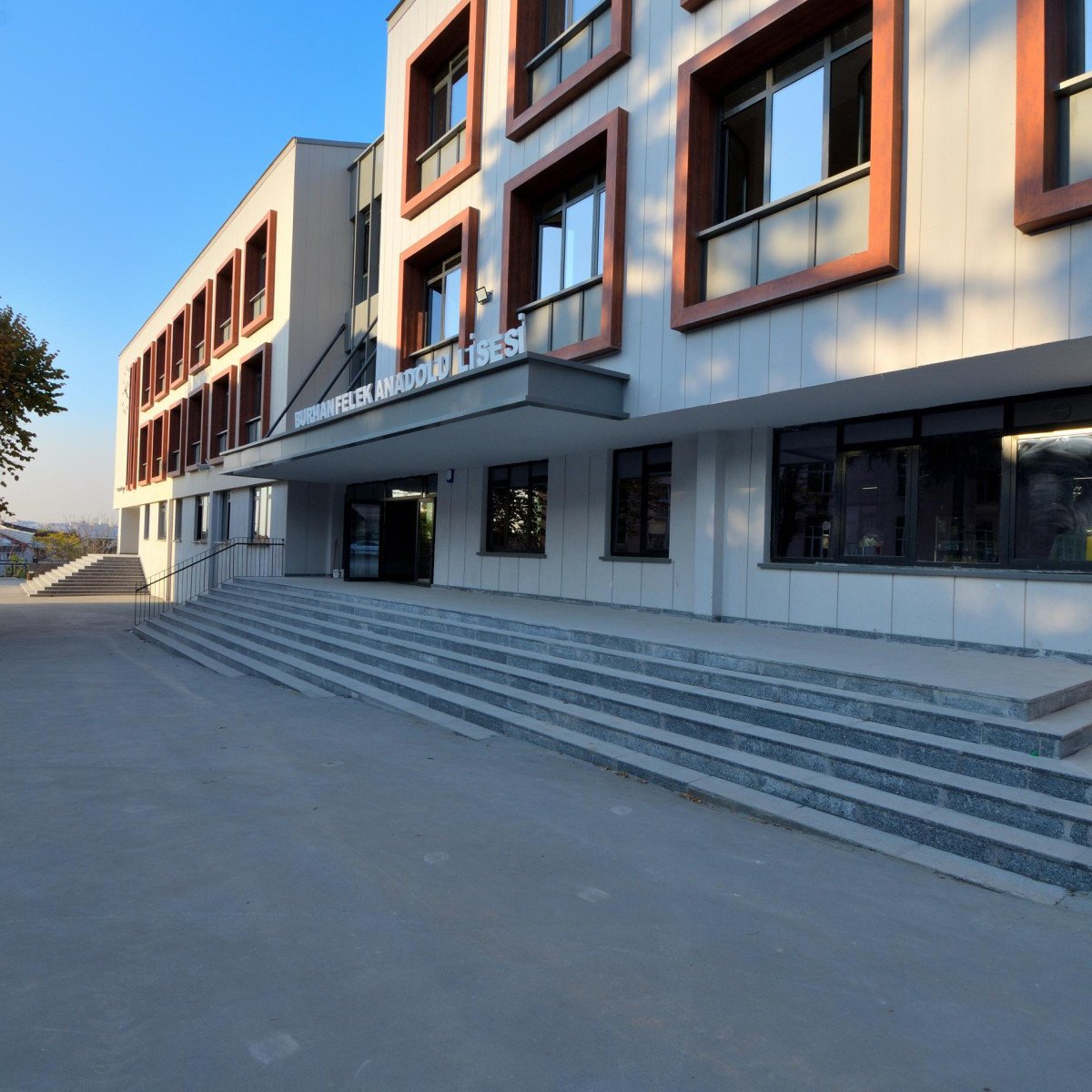 BURHAN FELEK ANADOLU LİSESİ
