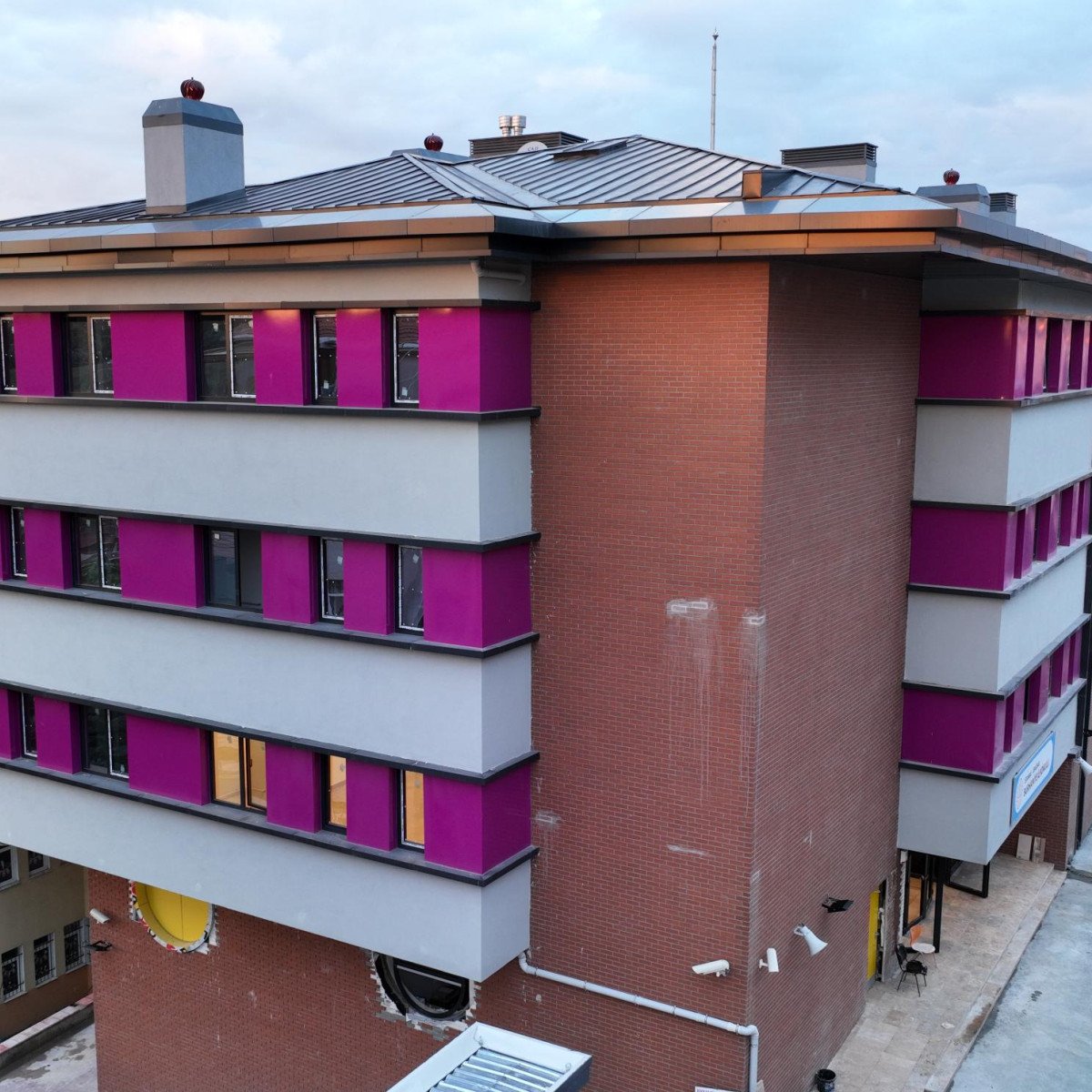 BURHANİYE İLKOKULU