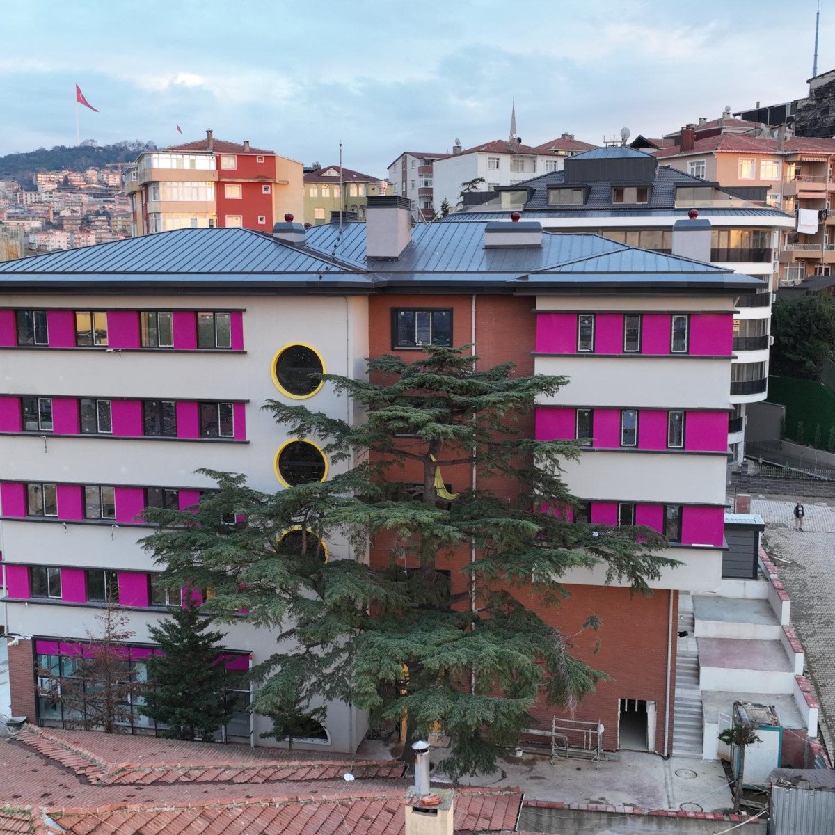 BURHANİYE İLKOKULU