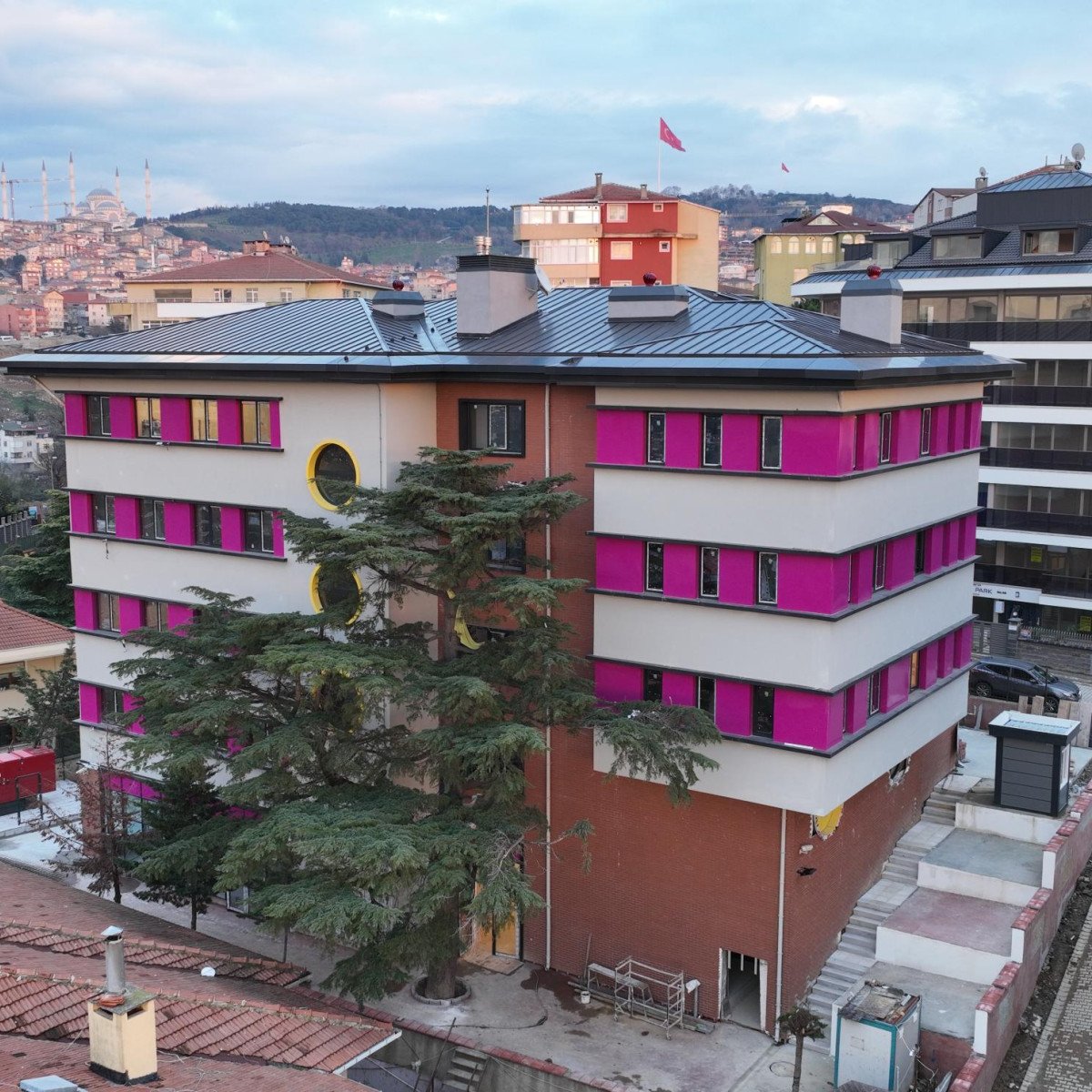 BURHANİYE İLKOKULU