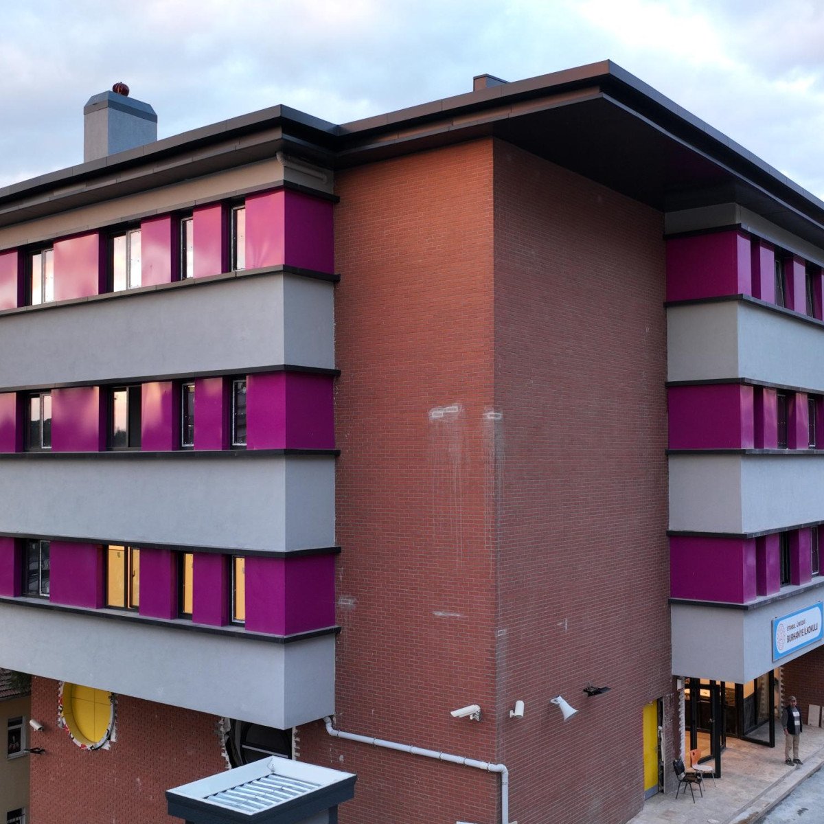 BURHANİYE İLKOKULU