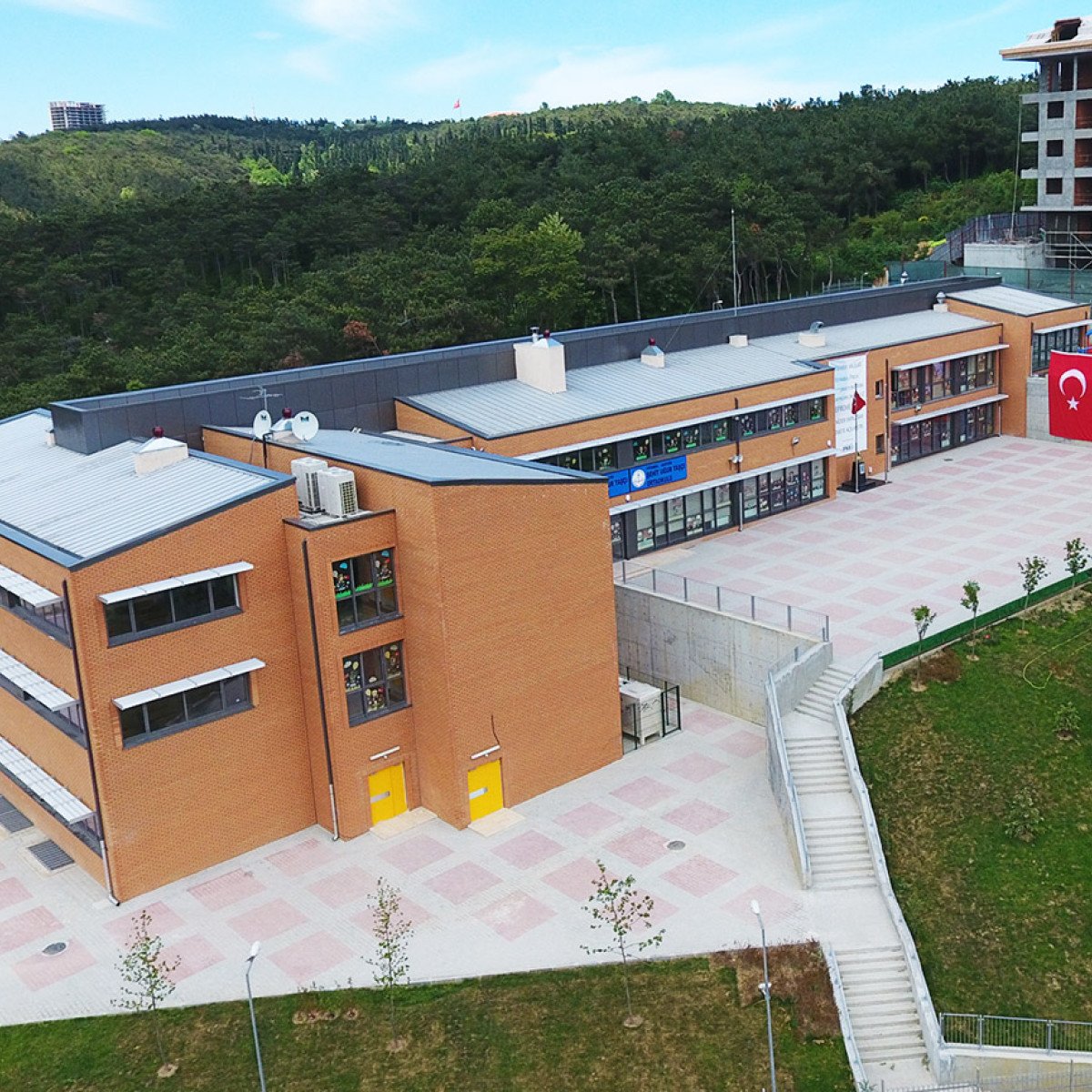 Sarıyer Hürriyet İlkokulu ve Ortaokulu