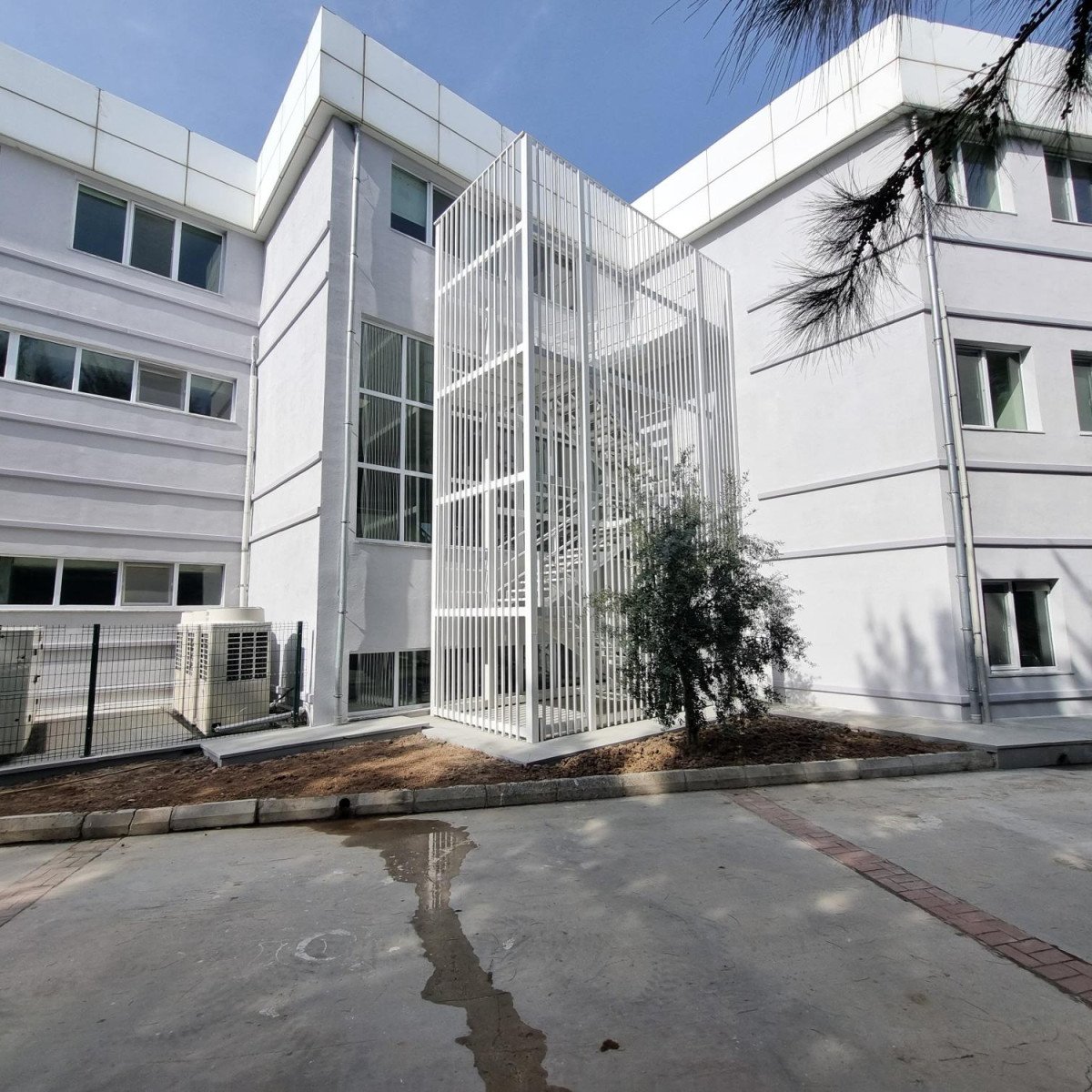 İZMİR BAKIRÇAY ÜNİVERSİTESİ