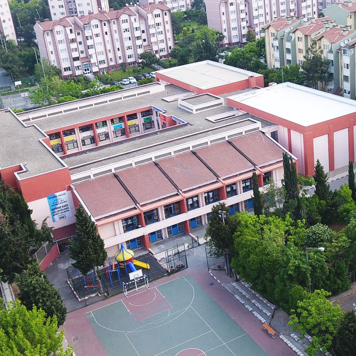 Küçükçekmece Halkalı Cumhuriyet İlkokulu