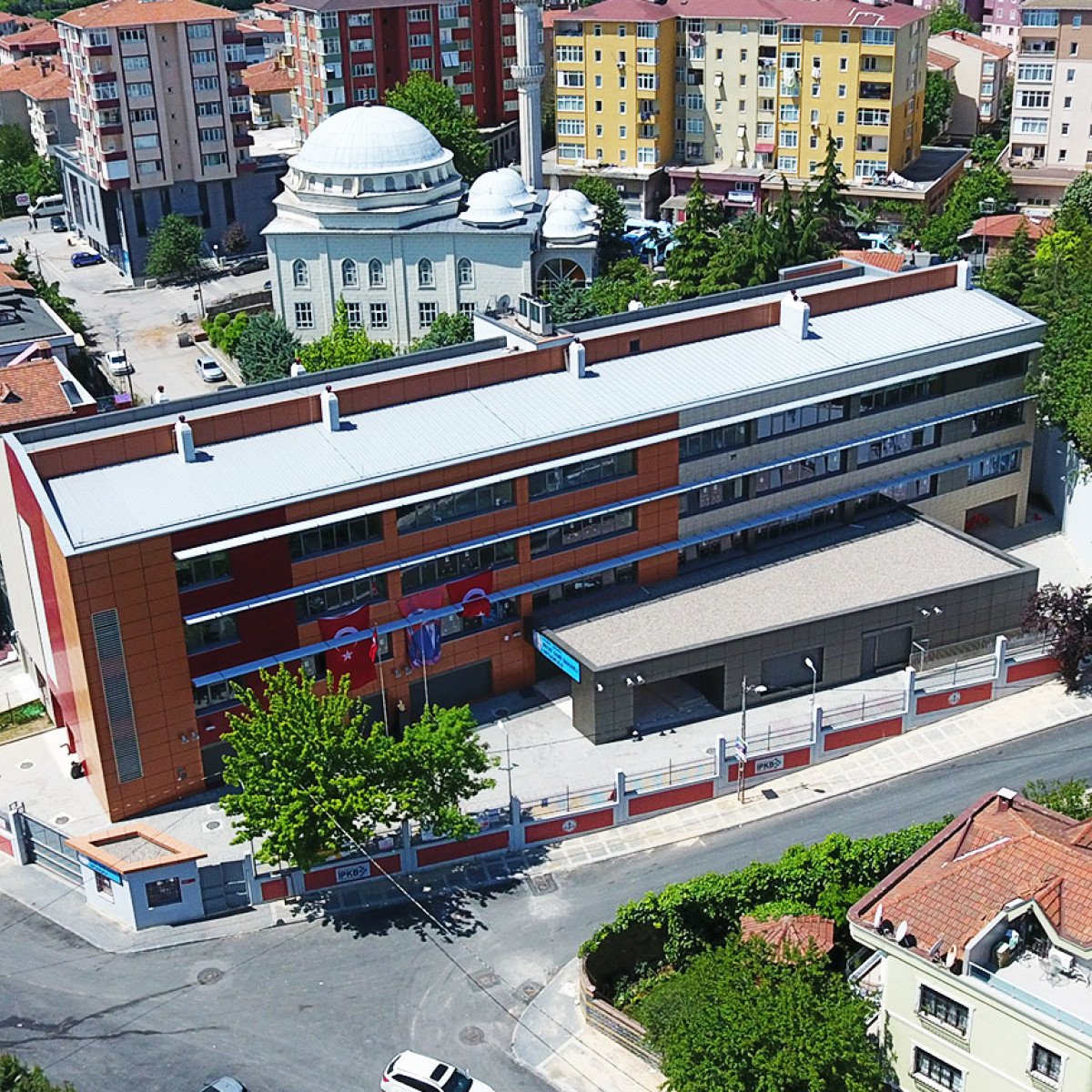 Ümraniye Nihat Sami Banarlı Ortaokulu