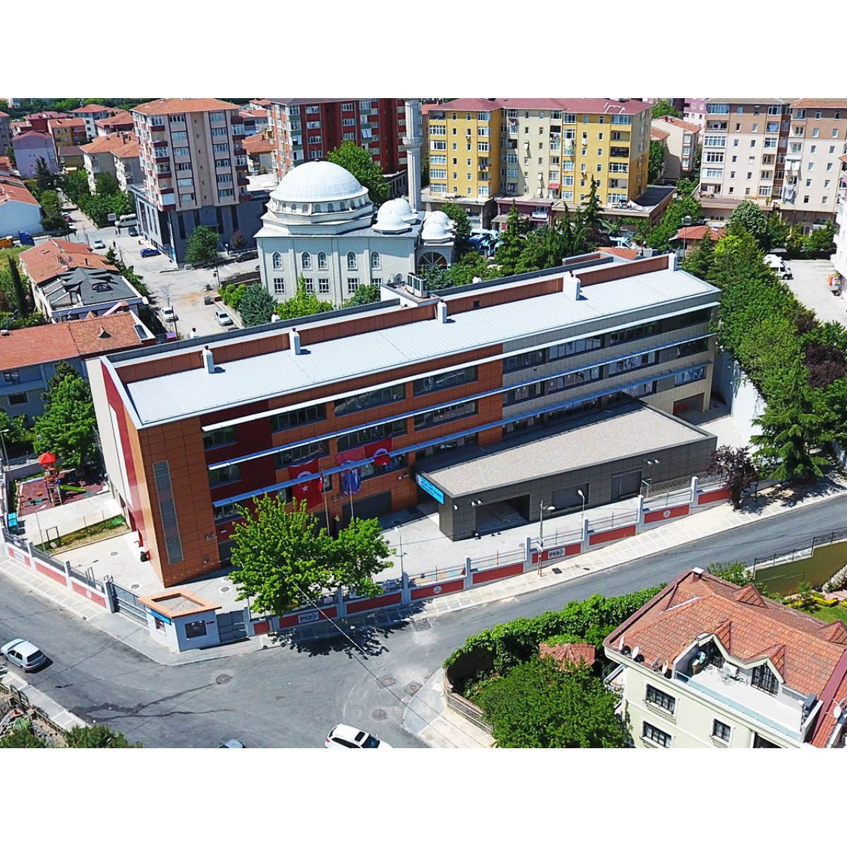 Ümraniye Nihat Sami Banarlı Ortaokulu